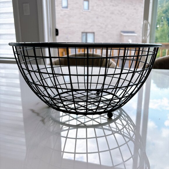 99% NEW FRUIT BASKET - Picture 1 of 3